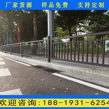 越秀區(qū)人行道甲型護(hù)欄廠家 鍍鋅方通